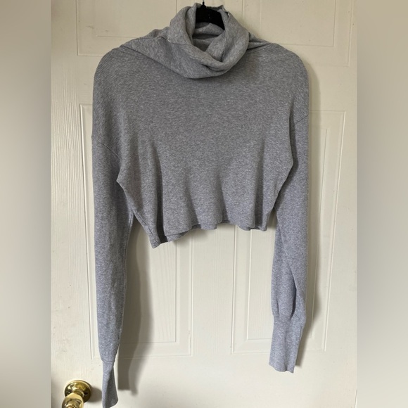 Brandy Melville Cropped Ribbed Gray Turtleneck Sweater - Picture 1 of 8